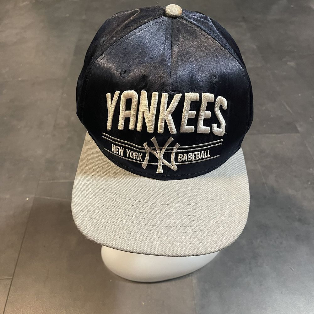 New Era New York Yankees "Satin Script" 9Fifty Men's Snapback Hat Navy B-1041